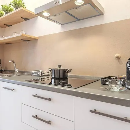 A 3 Minuti Dal Centro Storico In Style Con Parcheggio Gratuito アパート バッサーノ・デル・グラッパ